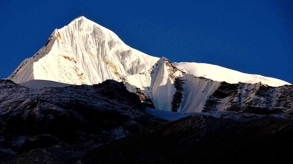Singu-Chuli-Peak-Climb